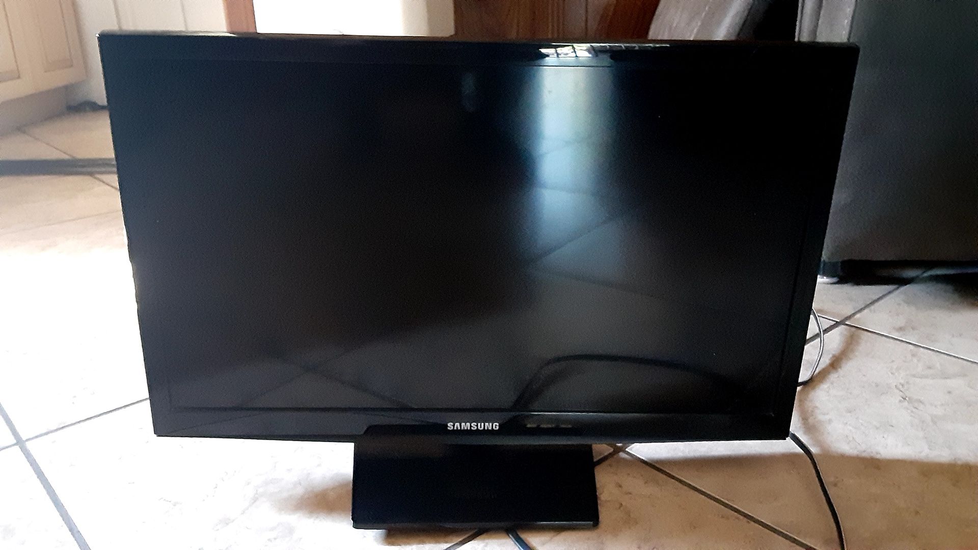 16” Smart TV  With Roku