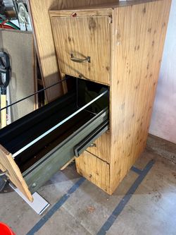 4 DRAWER FILE CABINET