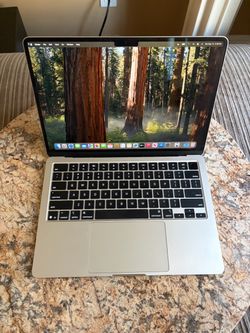 2025 MacBook Air 13 M4 16GB 256GB Like new with warranty