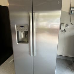 GE Stainless Refrigerator 