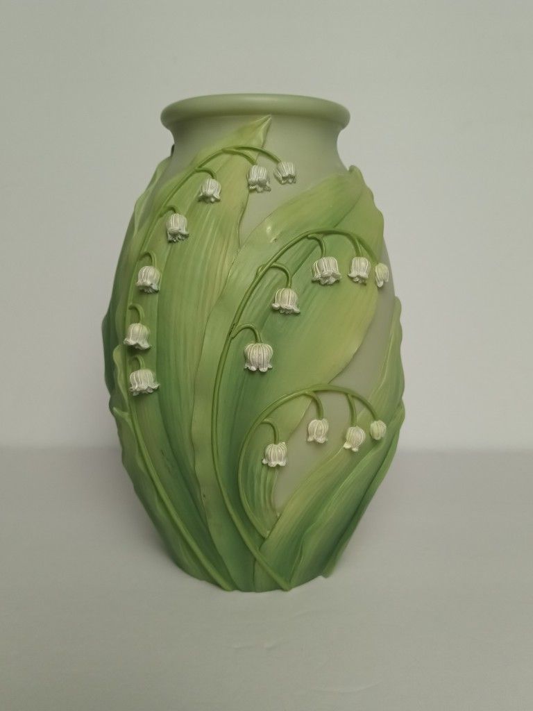 Ibis and Orchid Design Lily of the Valley Bonded Marble 8" Vase