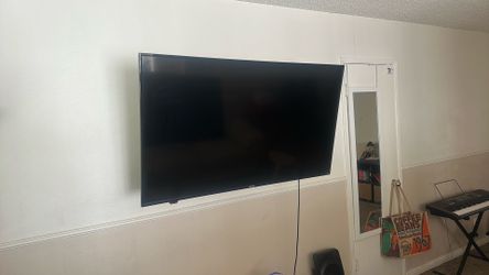 Tv w/ wall mount