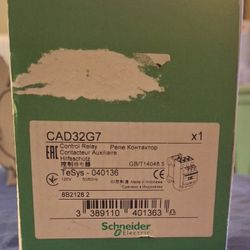 Schneider Electric CAD32G7 Control Relay 120 Volts 