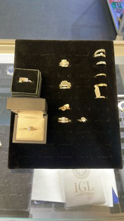 Engagement rings with precious diamonds stop by best prices in town