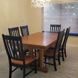 Solid Oak Dining table + 6 Chairs + 2 Extending Leafs- Excellent Condition