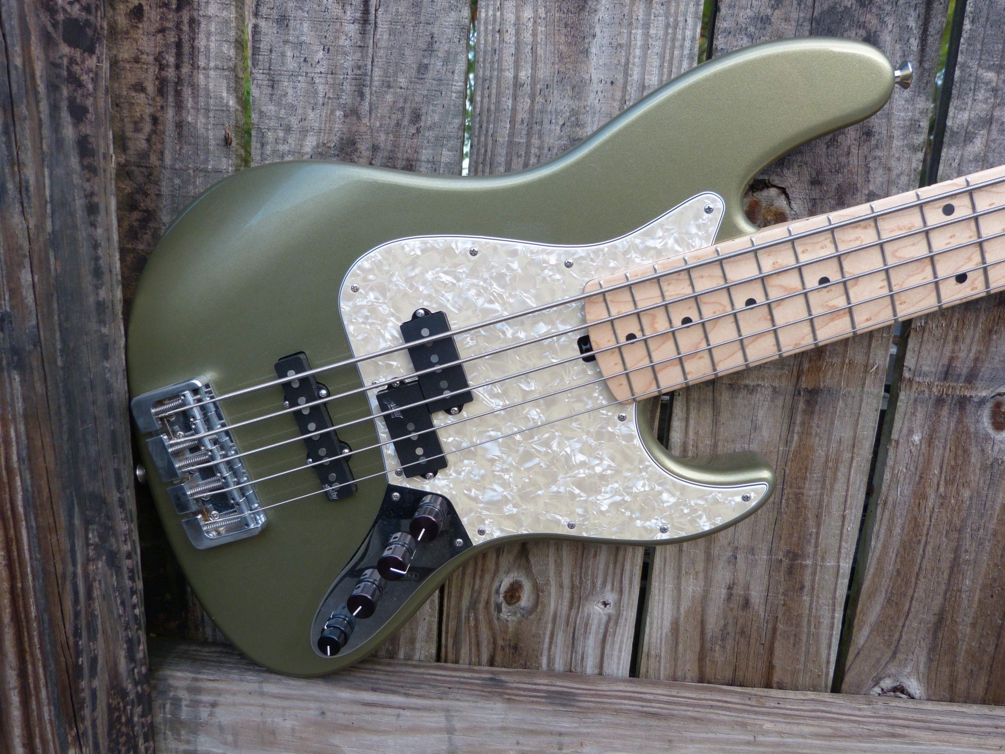 Valenti V21-J5 Bass Guitar