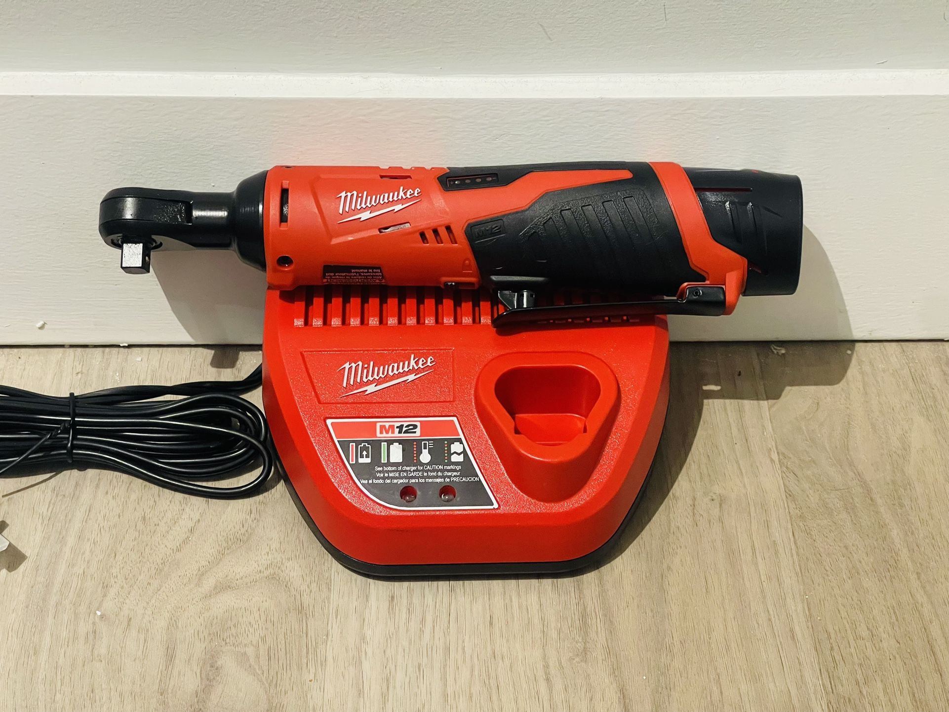 M12 12V Lithium-Ion Cordless 3/8 in. Ratchet Set