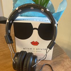 Alice + Olivia Wireless Bluetooth Headphones