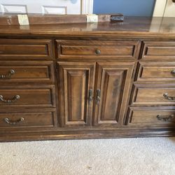 Ethan Allen Dresser W Mirror 