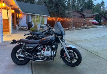 Twin Goldwings