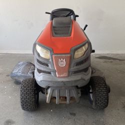 Husqvarna YTH22V46 46-in 22-HP V-Twin Riding Lawn Mower