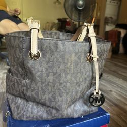 Michael Kors Women’s Medium Handbag 