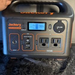 Jackery Solar Generator