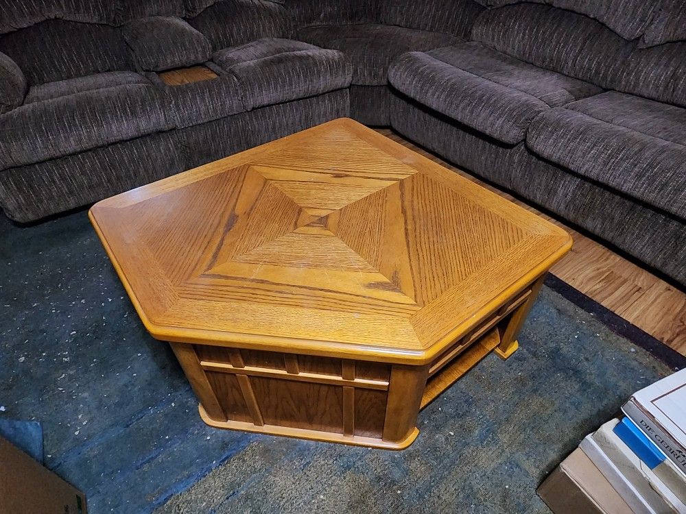 Lift-top Coffee Table And 2 Matching End Tables