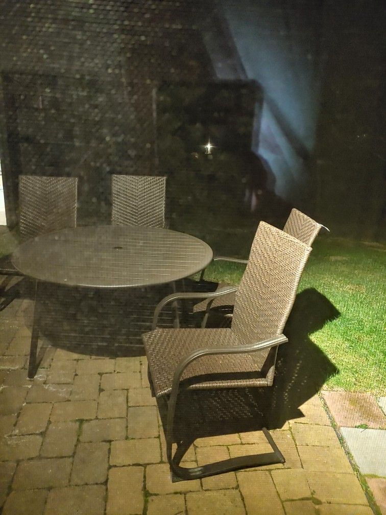 Outdoor Table With 4 Chairs