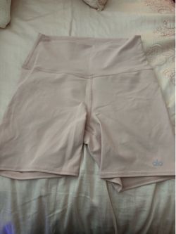 Alo Light Pink Biker Shorts
