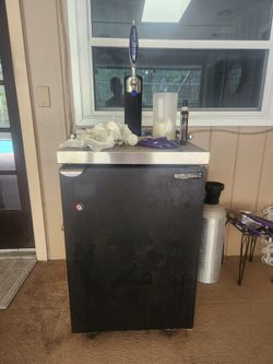 Commercial Grade Kegerator With Co2 Tank