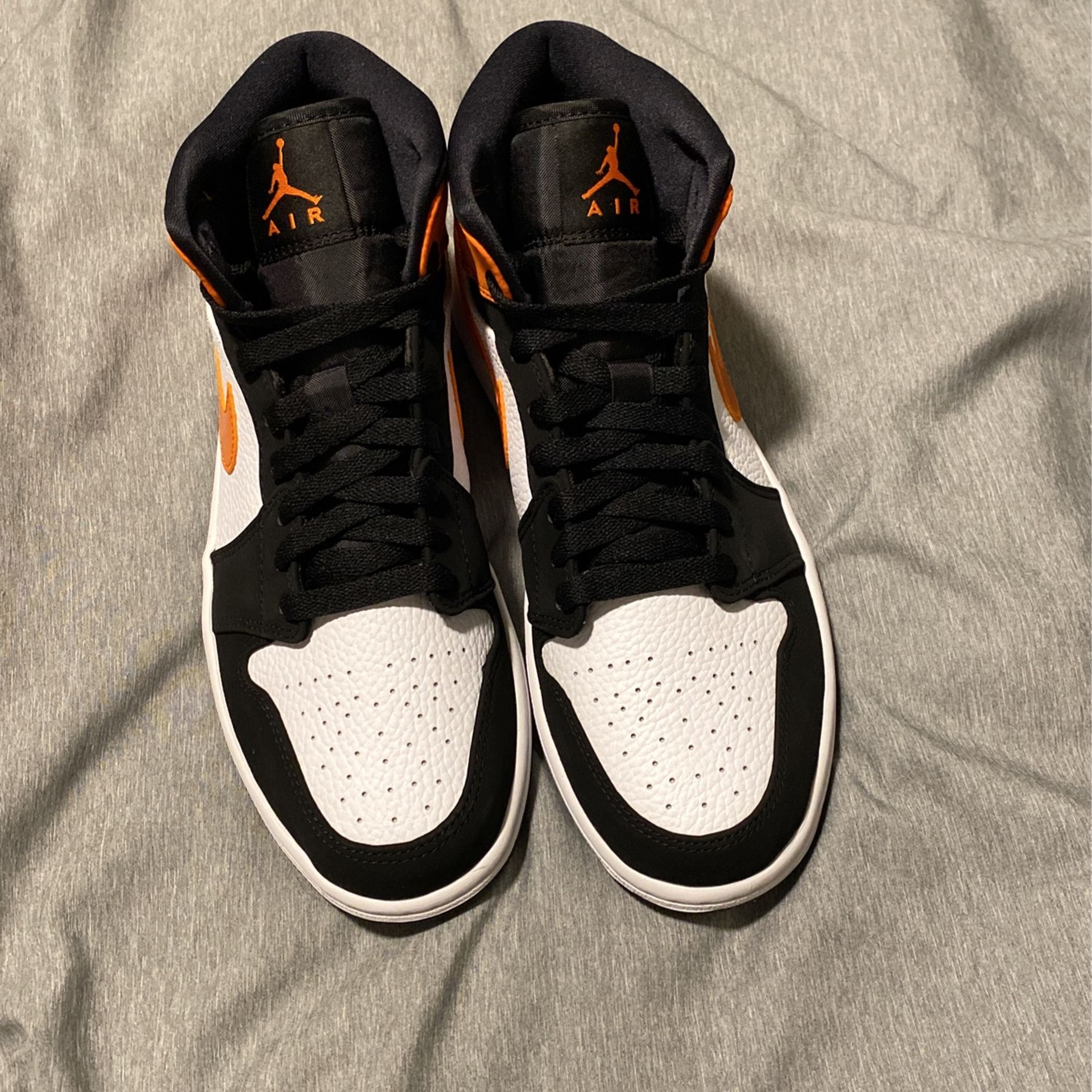 Air Jordan 1 Mid Black /Starfish-white