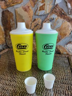 Crown Rockin Lounge In Florida, Vintage Plastic Shakers - 2 Available