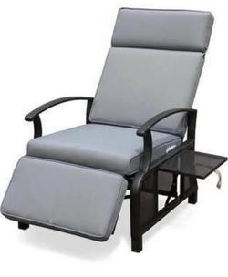 Newly Assembled Adjustable Outdoor Recliner Chair with Flip Table 150° Recline