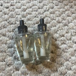 2 Scent ‘leaves’ Bath And Body Work Wallflower Refill