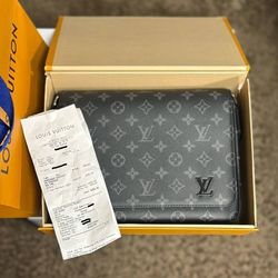 LV Messenger Bag 