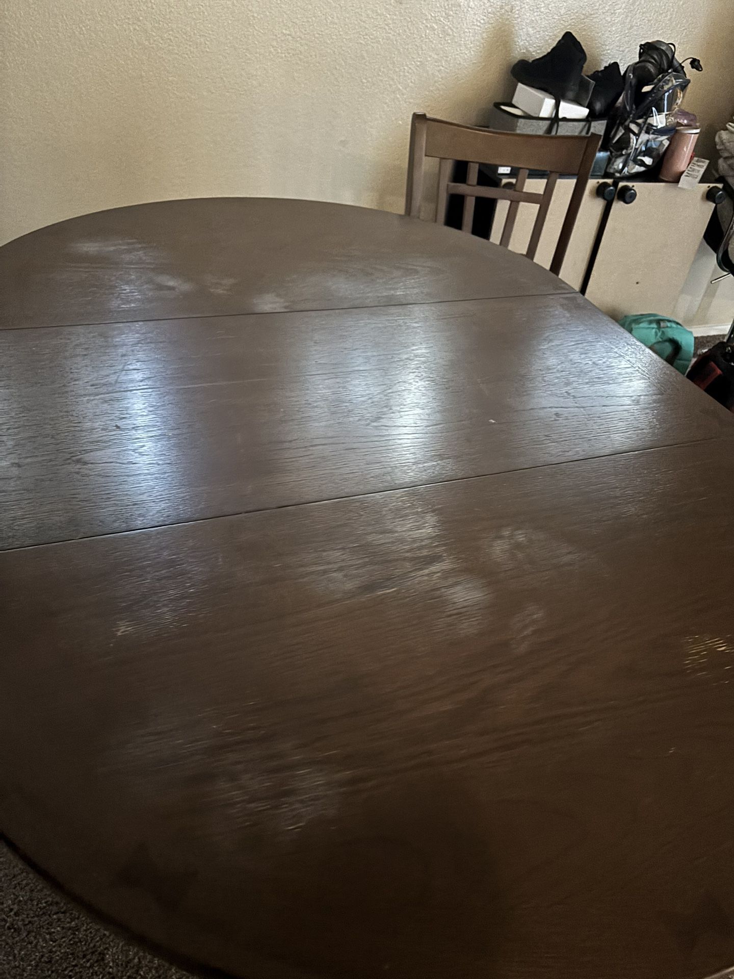 Selling My Table With 4 Chair