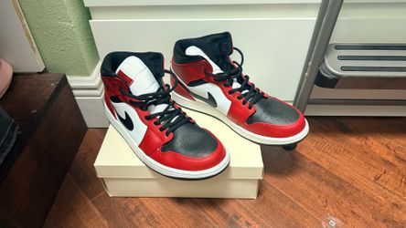 Nike air Jordan 1 mid “Chicago black toe”