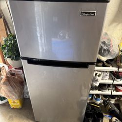 Magic chef 4.5 Cu Ft Mini Fridge