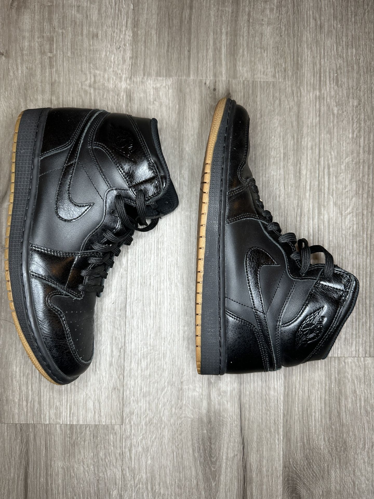 Jordan 1 Retro Gum Bottom Size 9.5