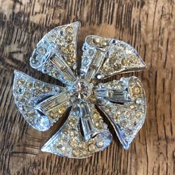 Vtg, glamorous, silver tone metal rhinestone pinwheel brooch, pin