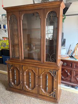 Vintage 1970s Wood China Cabinet / Display Hutch – Great Condition!