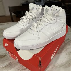 Nike Embernon Size 10 