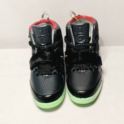 MINI NIKE | AIR YEEZY 2 "SOLAR RED" | KEYCHAIN SET | NEW W/O BOX