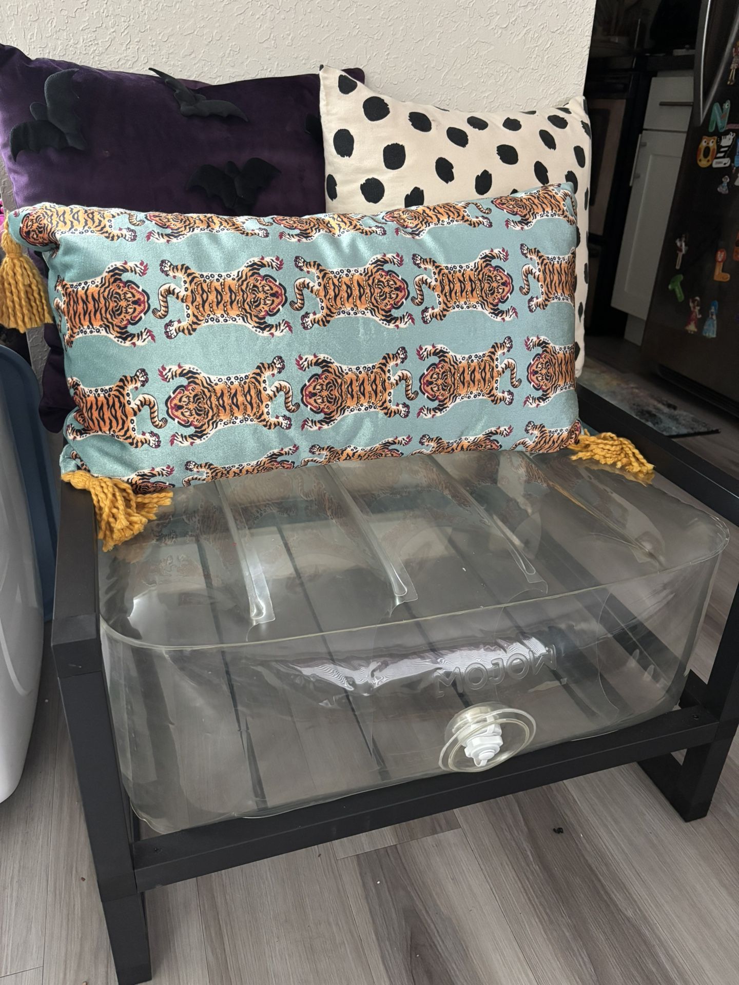 Mojow Yoko Ottoman chair And stools Table