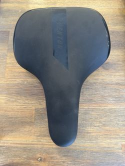 Aventon Saddle 