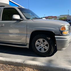 2004 Yukon Denali FOR PARTS!