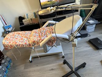 Facial Chair And Lamp 