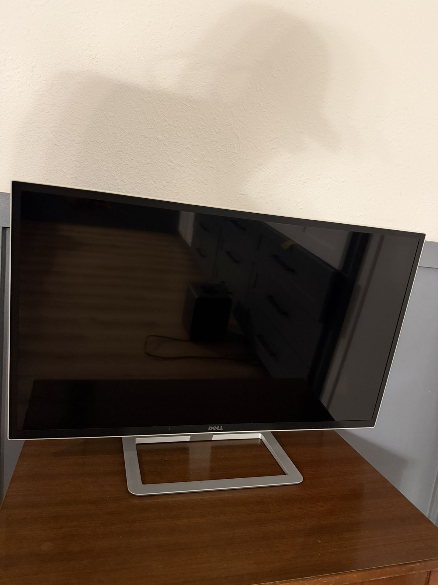 Dell 32” Monitor (D3218HN) $60 Obo