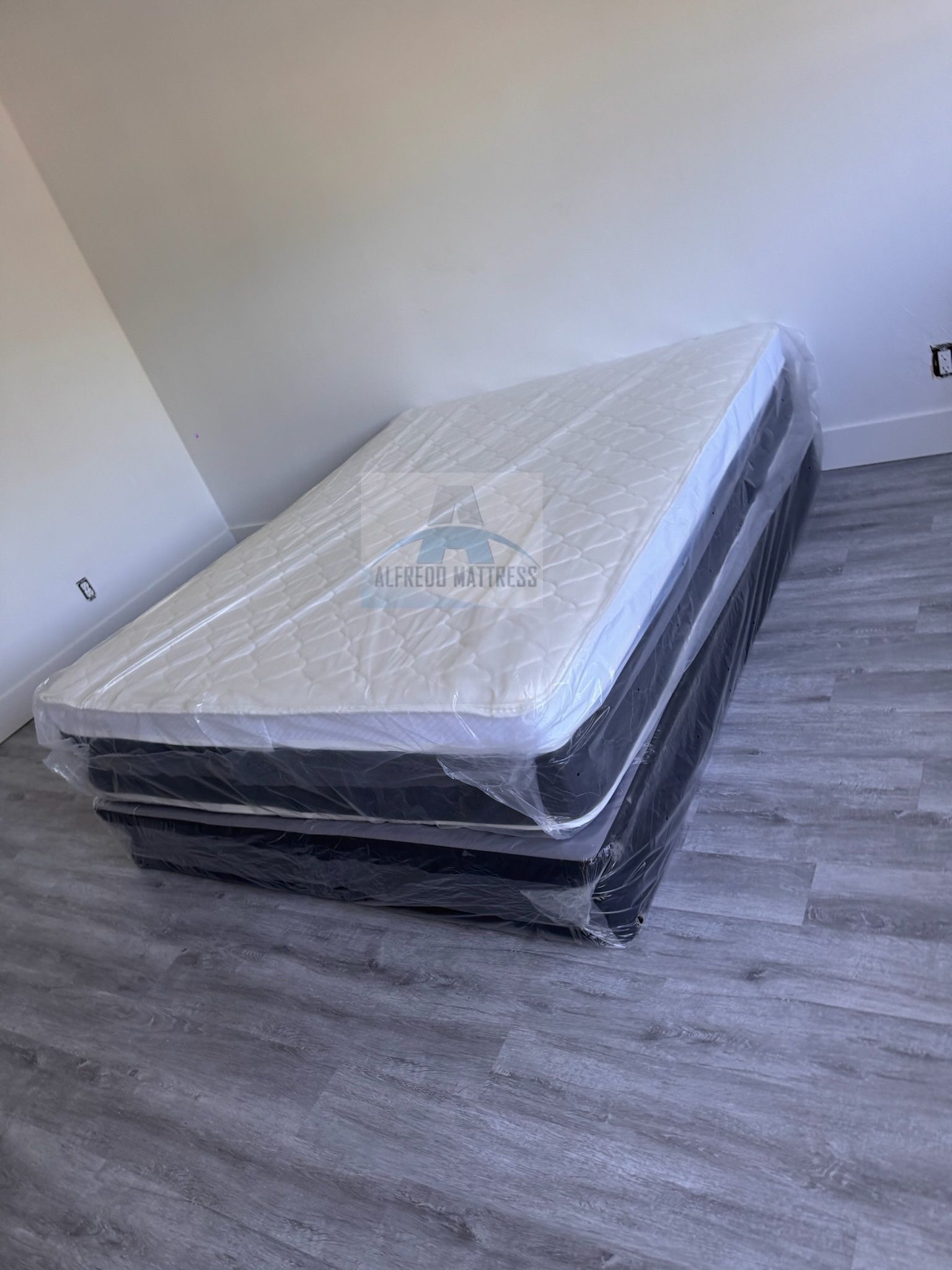 Queen mattress pillow top set with box spring (2pc new)