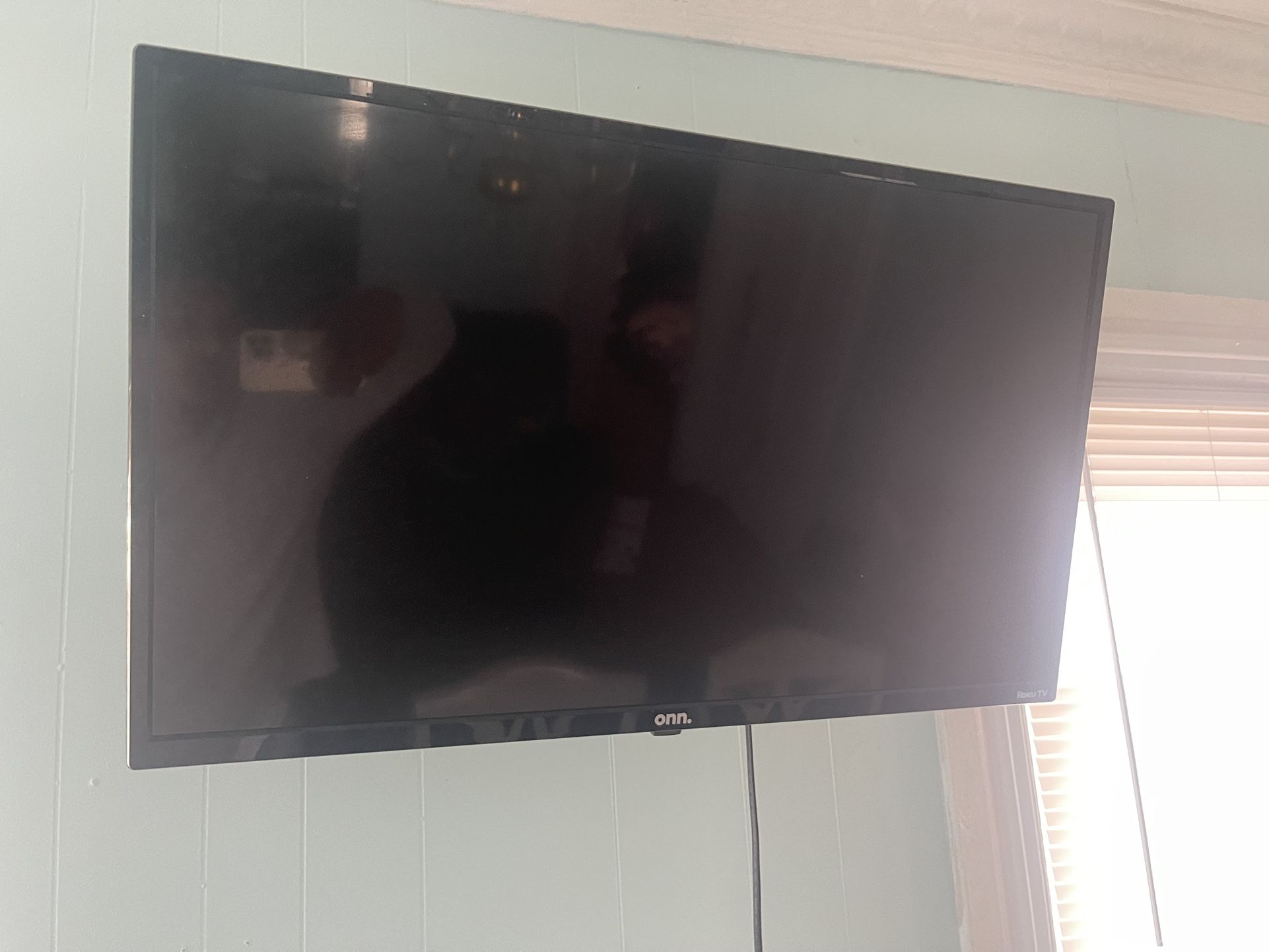 Another 32 Roku Tv With Mount Included