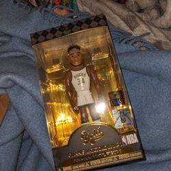 Funko GOLD NBA Bucks Giannis Antetokounmpo 5 INCH PREMIUM VINYL FIGURE CHASE NEW
