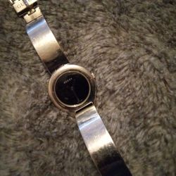 Woman's vintage 90s Gucci watch