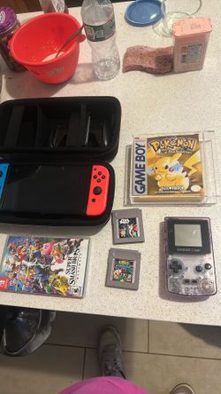 Extremely rare Pokémon first issue, Pikachu, special edition with game boy, color and almost brand new Nintendo switch