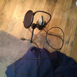 RGB GAMING MICROPHONE 
