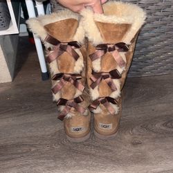 Ugg Boots - Size 10 With Bows 