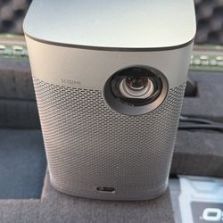 Xgimi Portable Battery Projector with Ego Inverter