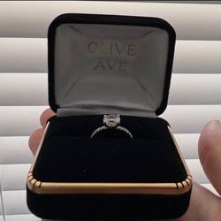 VVS1 Engagement Ring 