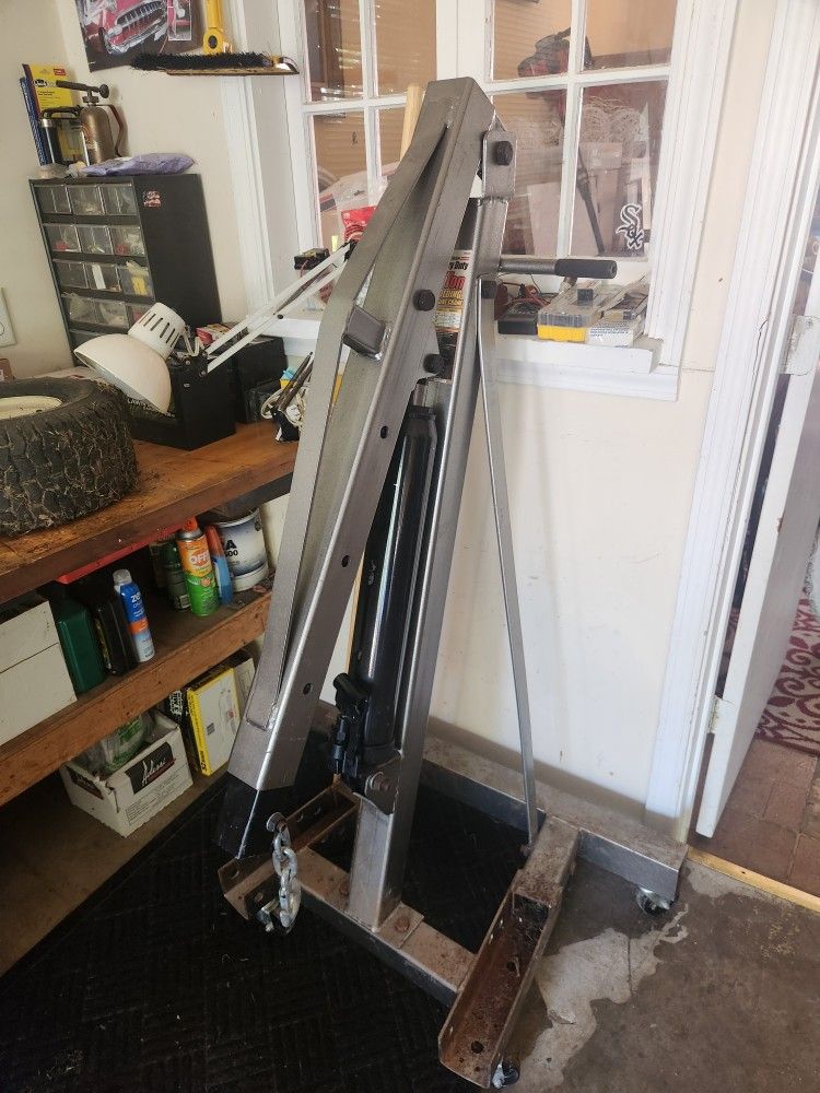 PITTSBURGH 2 Ton Capacity Foldable Shop Crane