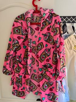 Juniors robe $8